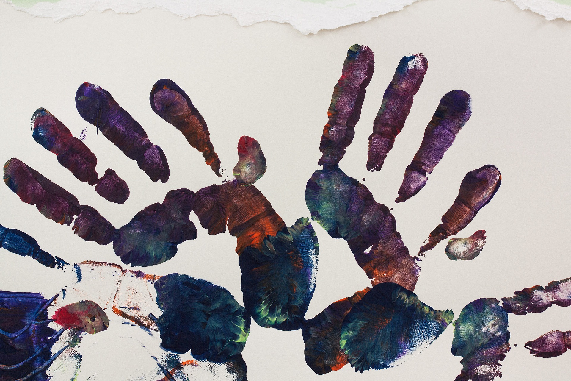 Tableau d'art avec des mains de peintures